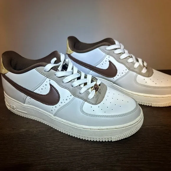 NIKE AIR FORCE 1 CACAO WOW SAIL KHAKI SNEAKERS; SIZE Youth 7 (women 8.5) - Picture 4 of 16